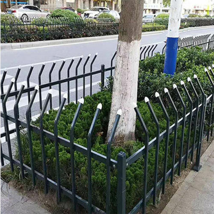 如何安裝草坪護欄 如何安裝草坪護欄